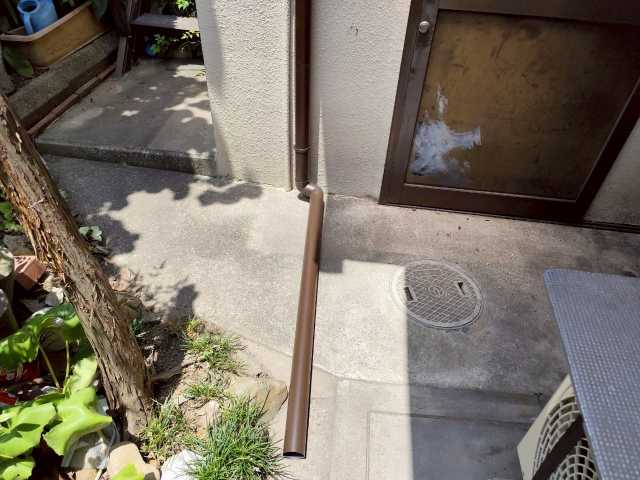 通路の排水管と土間